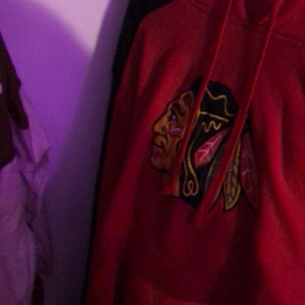 red blackhawks hoodie